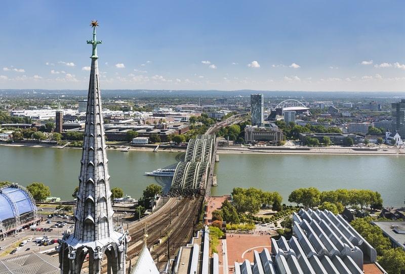 Freie Trauung Köln - Blick vom Dom auf die Hohenzollernbrücke