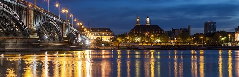 Freie Trauung Mainz / Trauredner Mainz 2 Die Freie Trauzeremonie in Mainz kann auch am Rhein abgehalten werden
