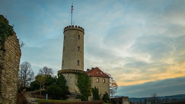Trauerredner Bielefeld | Sparrenburg am Abend