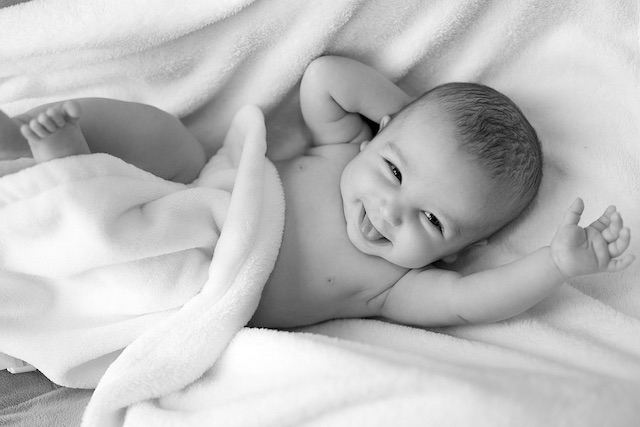Kinderwillkommensfest Nürnberg | Die Begrüßungszeremonie 1 Kinderwillkommensfest Nürnberg - Ein kleines lächelndes Baby