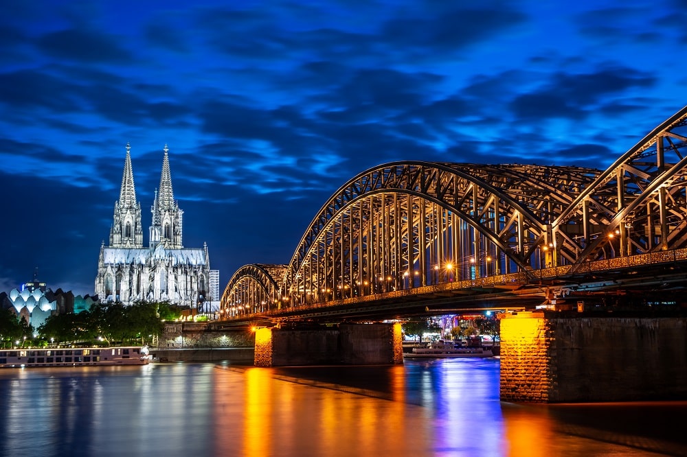 Trauredner NRW - Trauredner aus Nordrhein-Westfalen 1 Traurednerin NRW - in Köln finden viele Freie Trauungen statt