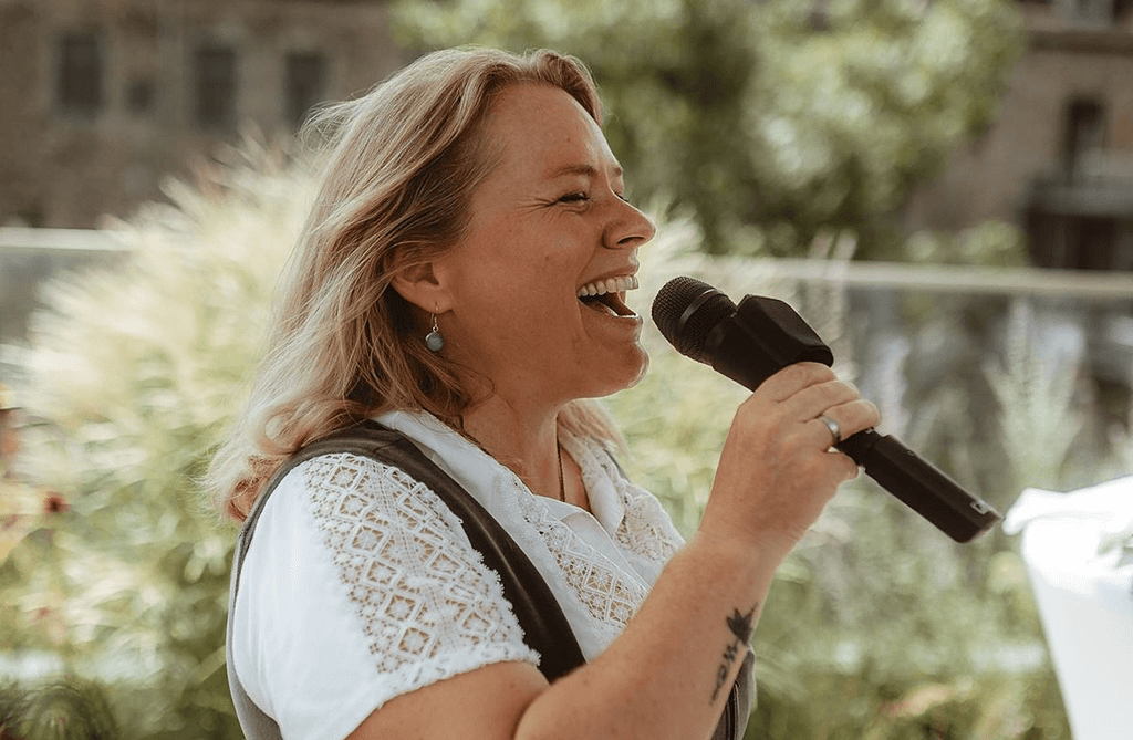 Freie Rednerin Manuela Scherzer