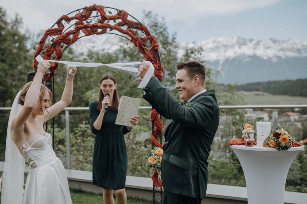 Freie Rednerin Dorothee Bliem führt durch eine Freie Trauung