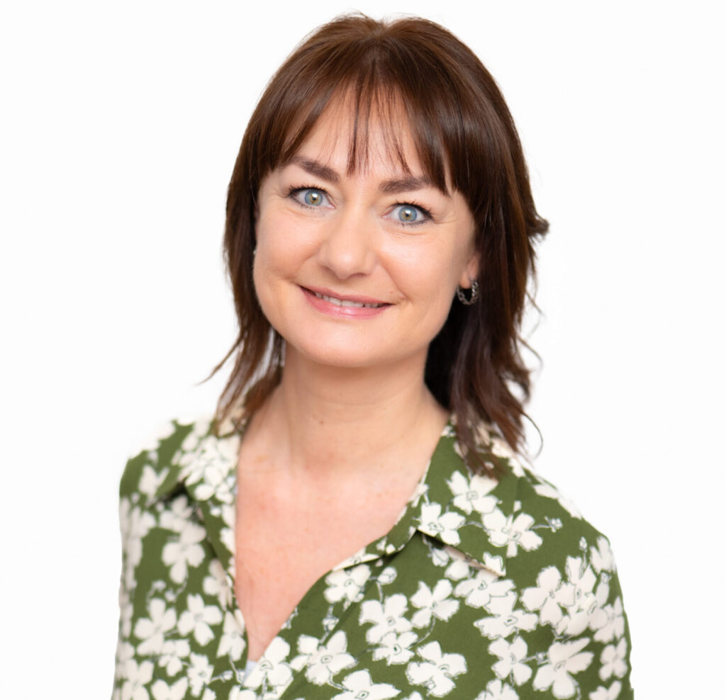 Hier sieht man unsere Freie Rednerin Silvia Blum wie sie in die Kamera strahlt