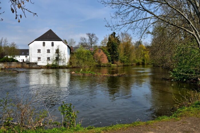 Trauerredner Neuss / Trauerrednerin Neuss hier finden 3 Trauerrednerin Neuss