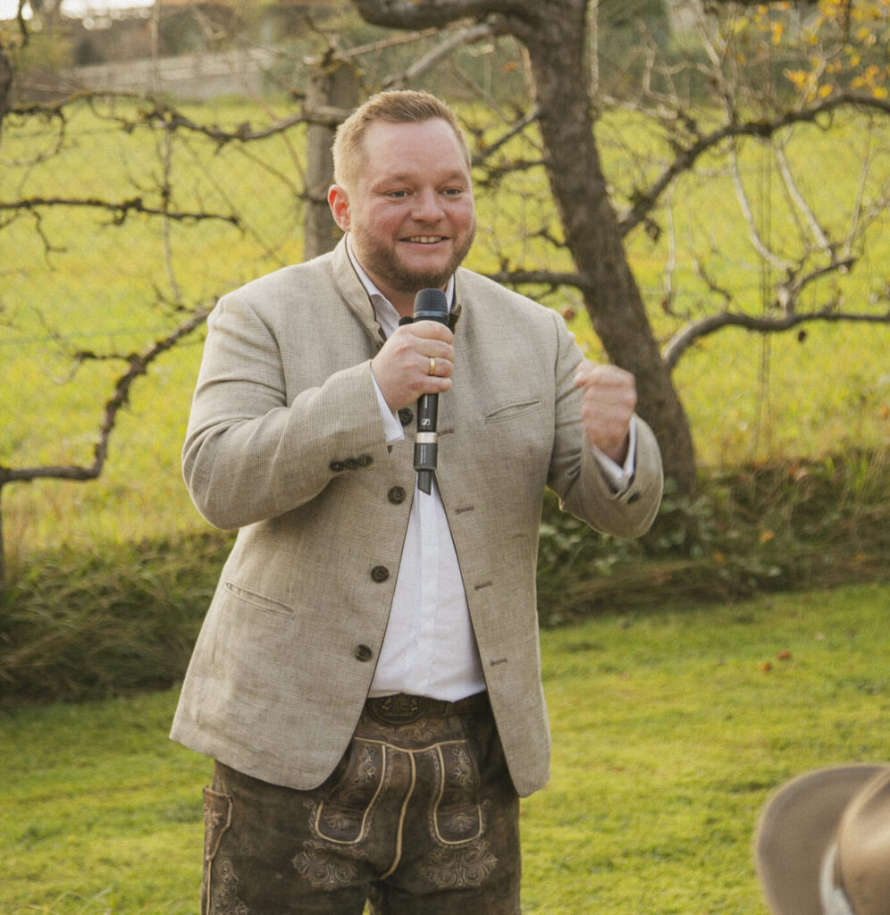 Freier Redner Tom aus Österreich