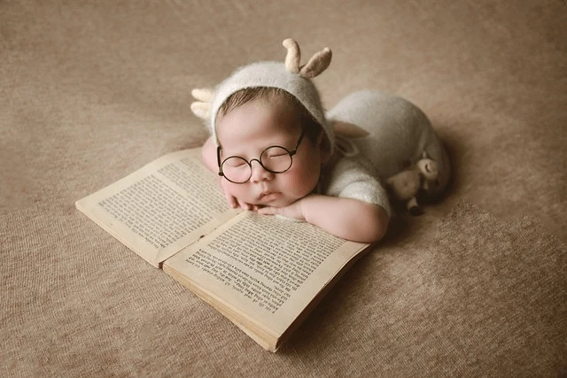 FR 03 newborn reading