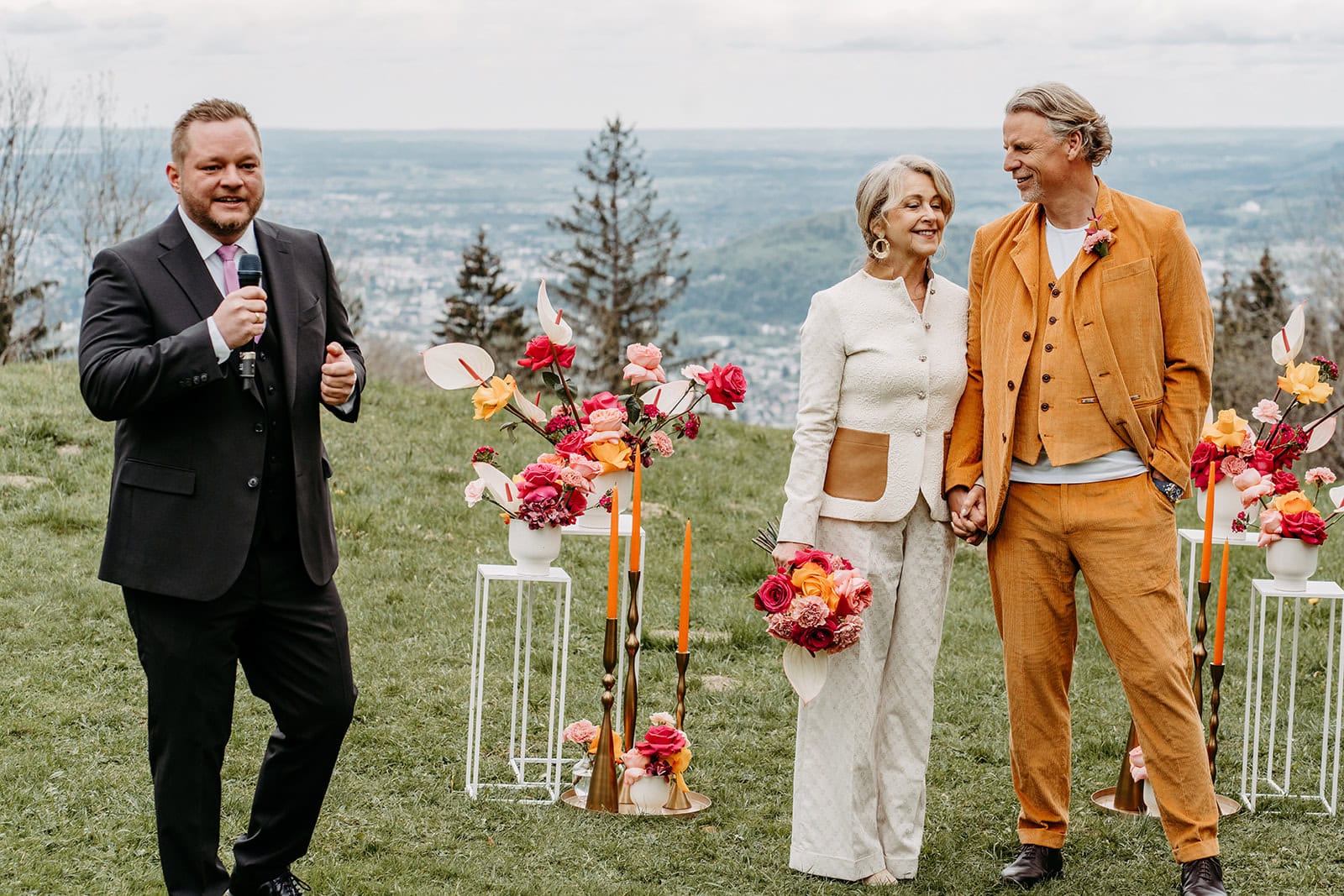 Trauredner Tom Salzlechner bei einer Freien Trauung