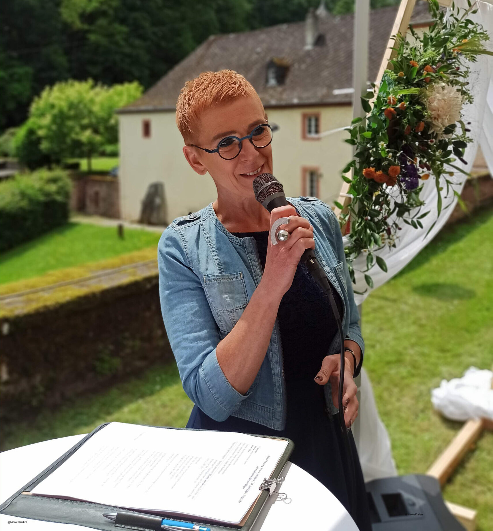 Hier sieht man unsere Freie Rednerin Bettina Manuela Hambuch