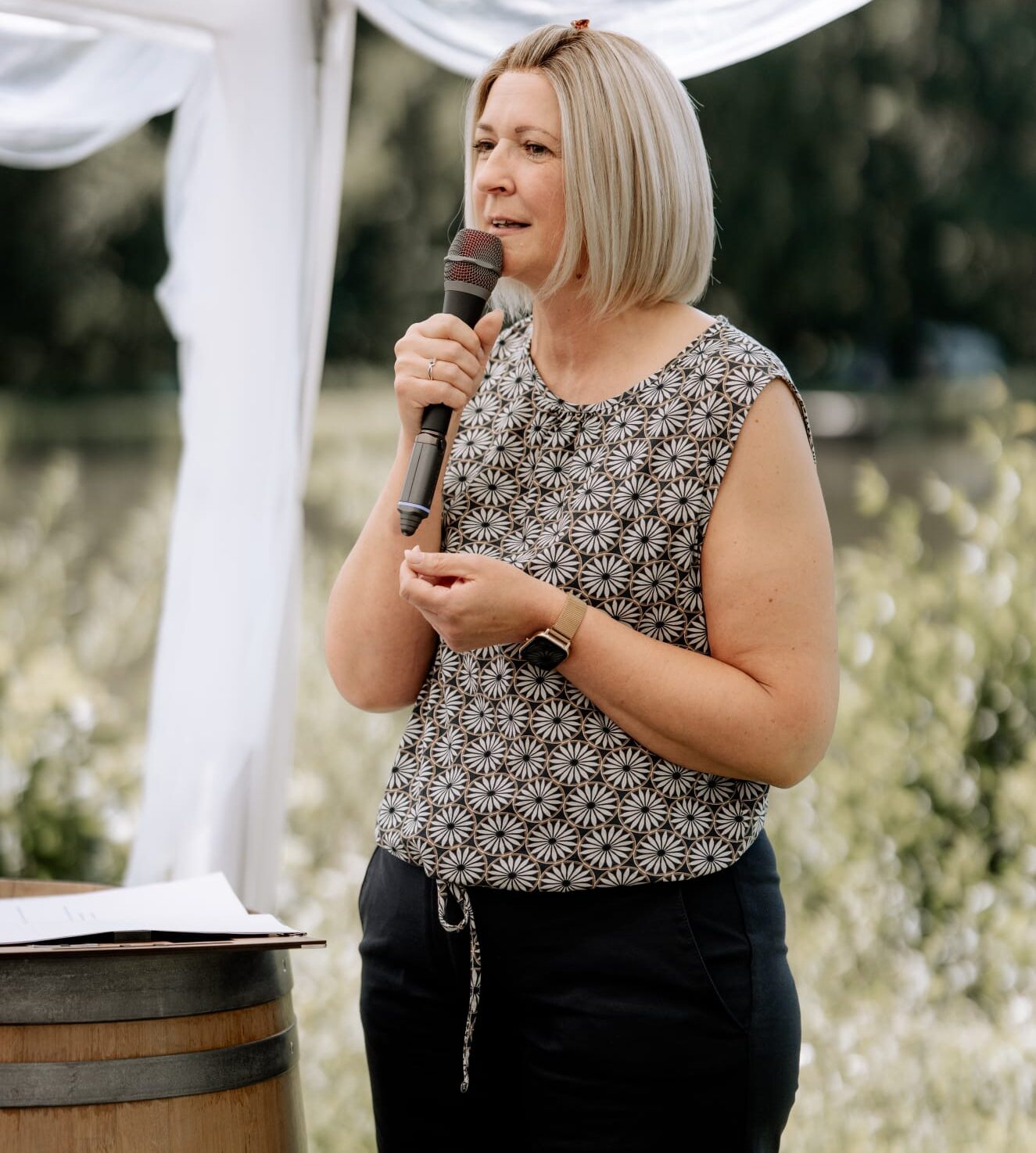 Traurednerin Katja Wolf bei einer Freien Trauung