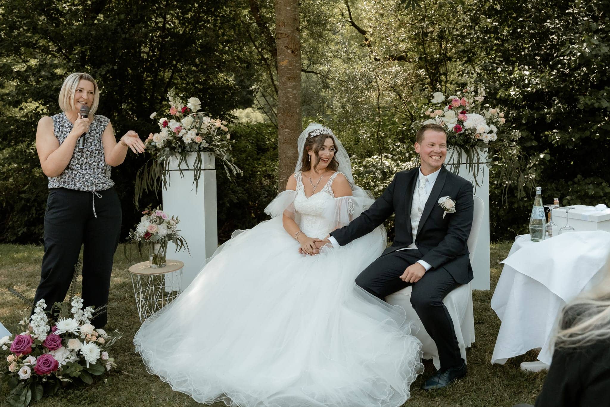 Traurednerin Katja Wolf mit ihrem Hochzeitspaar