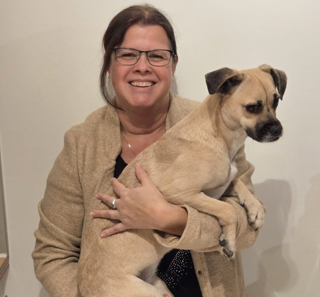 Freie Rednerin Steffi Schmidt für Trauerfeiern, Freie Trauung und Willkommensfest mit ihrer Hündin