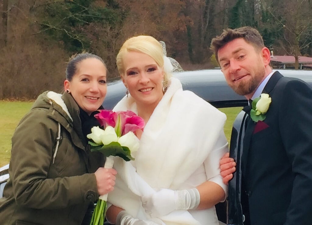 Hochzeit mit professioneller Rednerin, die eine persönliche Trauung gestaltet. Perfekt für individuelle Hochzeitszeremonien, bei denen Emotionen und persönliche Worte im Mittelpunkt stehen.
